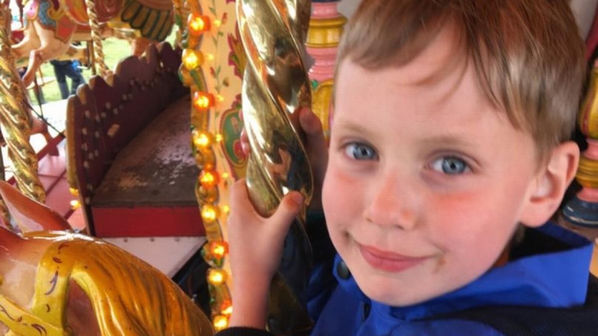 a ajuns la spital cu mama lui si se plangea de dureri cumplite dar medicii l au trimis acasa fara