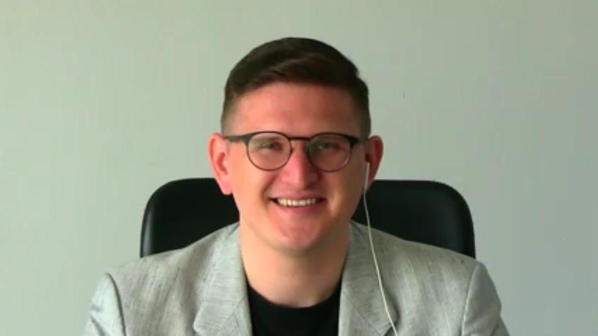 eroul zilei omul care aduce filmul