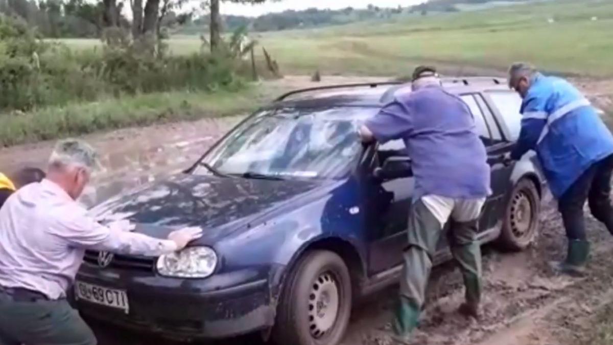 imagini ineditecu ministrului apelor si mediului in galati ioan denes a incercat sa scoata o masina