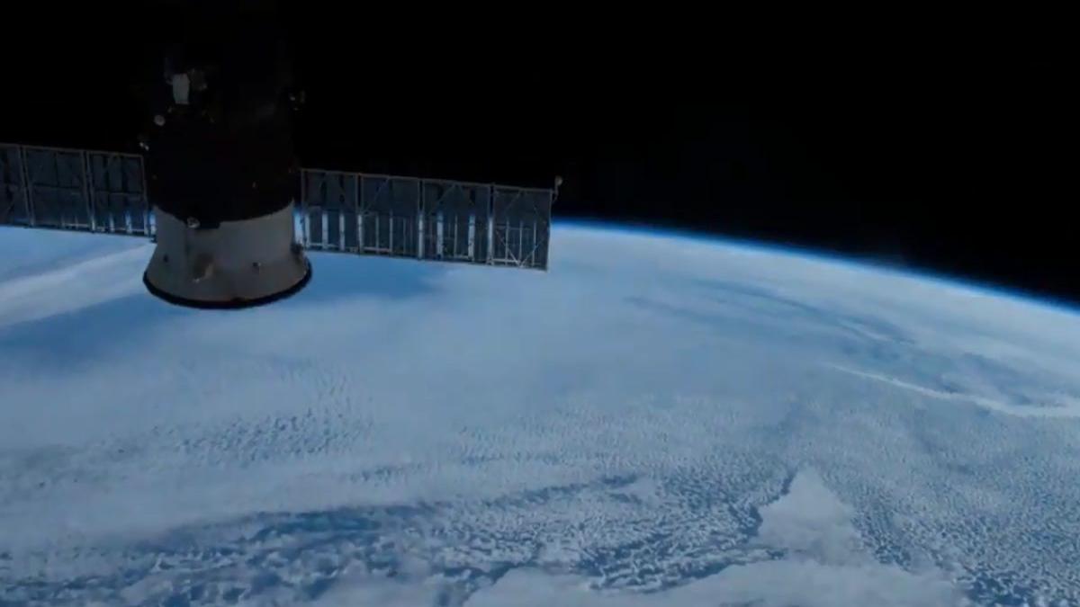 imagini uimitoare cu pamantul surprinse de un astronaut de pe statia spatiala internationala video