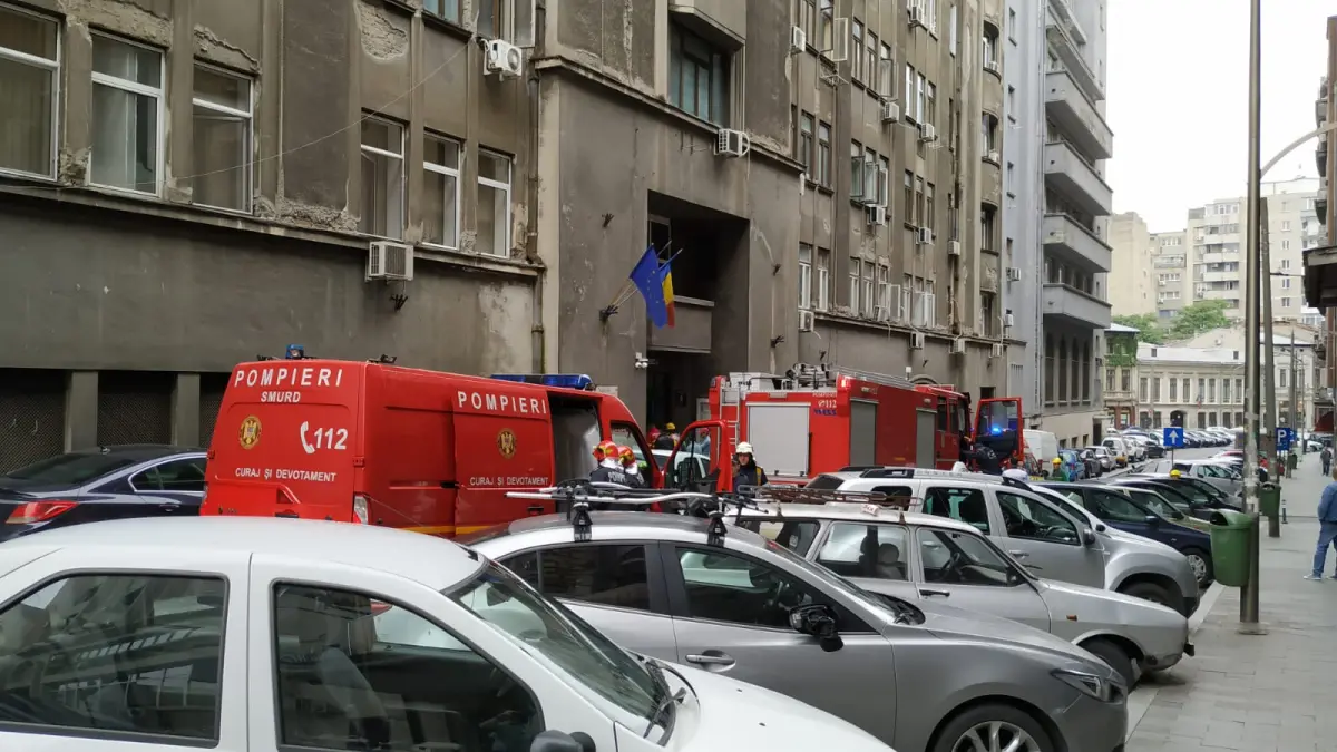 incident la sediul politiei capitalei un lift a cazut sase politisti se aflau in el nimeni nu a