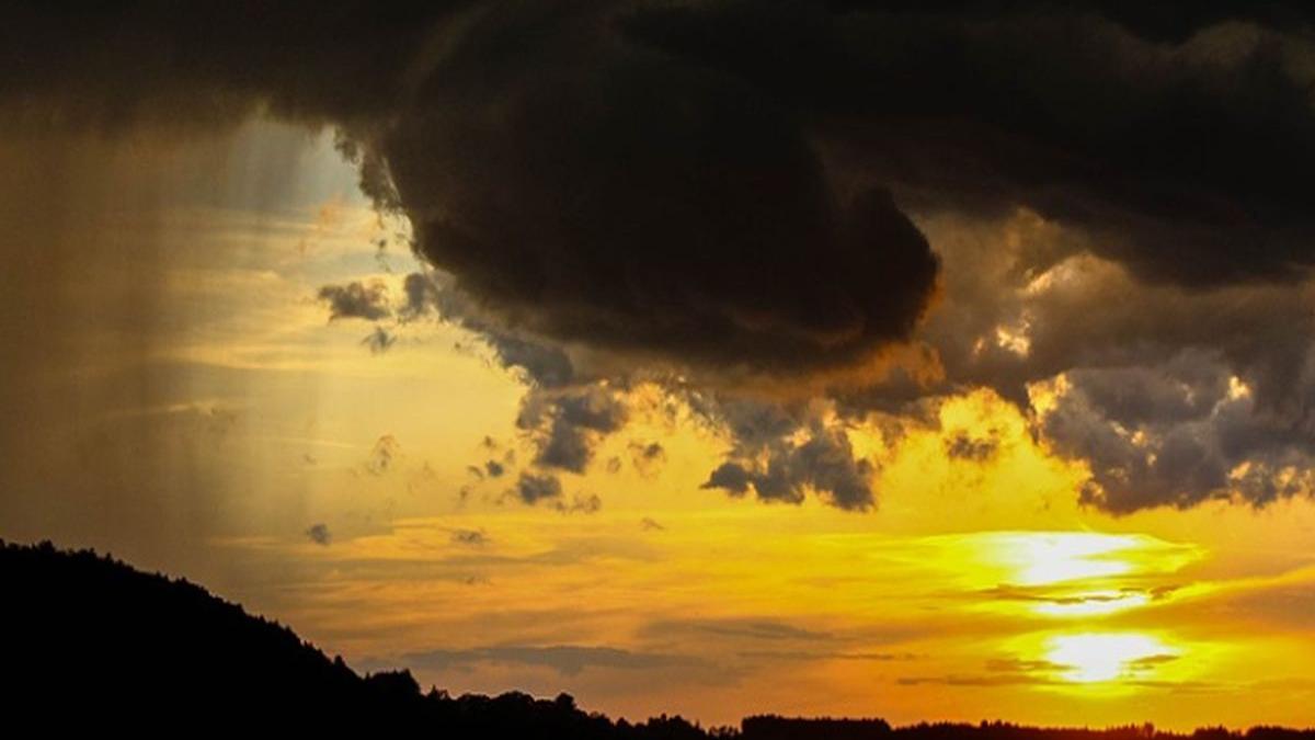 surprize de la meteorologi temperaturi de pana la 30 de grade si averse aproape in fiecare zi