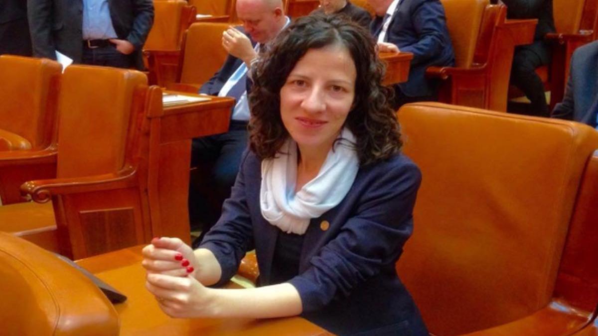 cine este roxana minzatu noul ministru al fondurilor europene