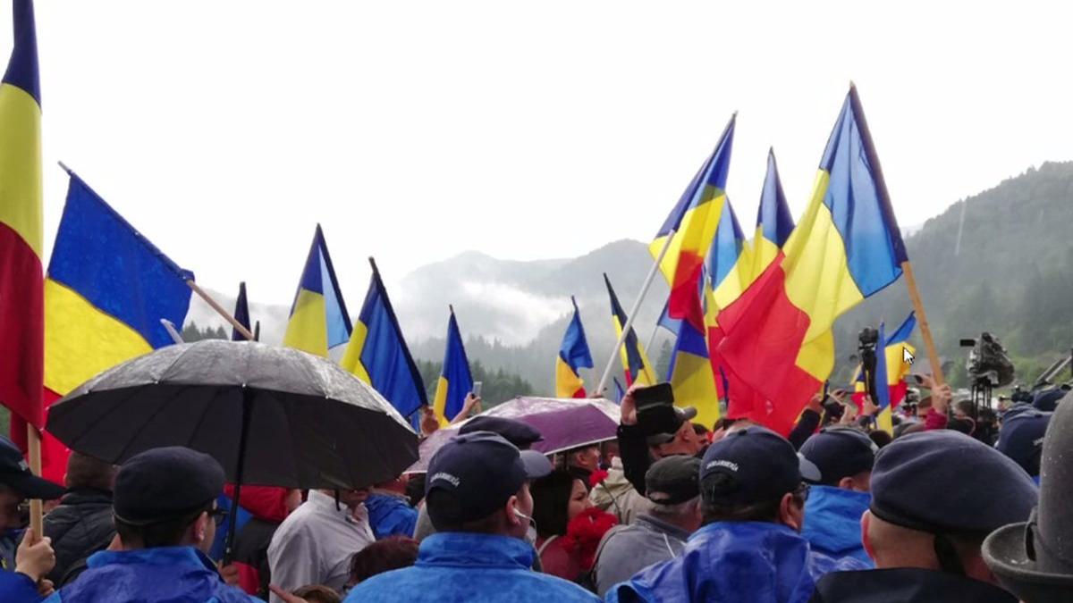 radu tudor valea uzului ilegalitati ale extremistilor de ambele tabere minciuni sfruntate ale lui