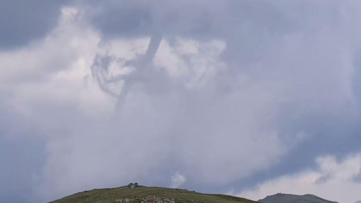 tornada filmata la cota 2000 aproape de piatra arsa video