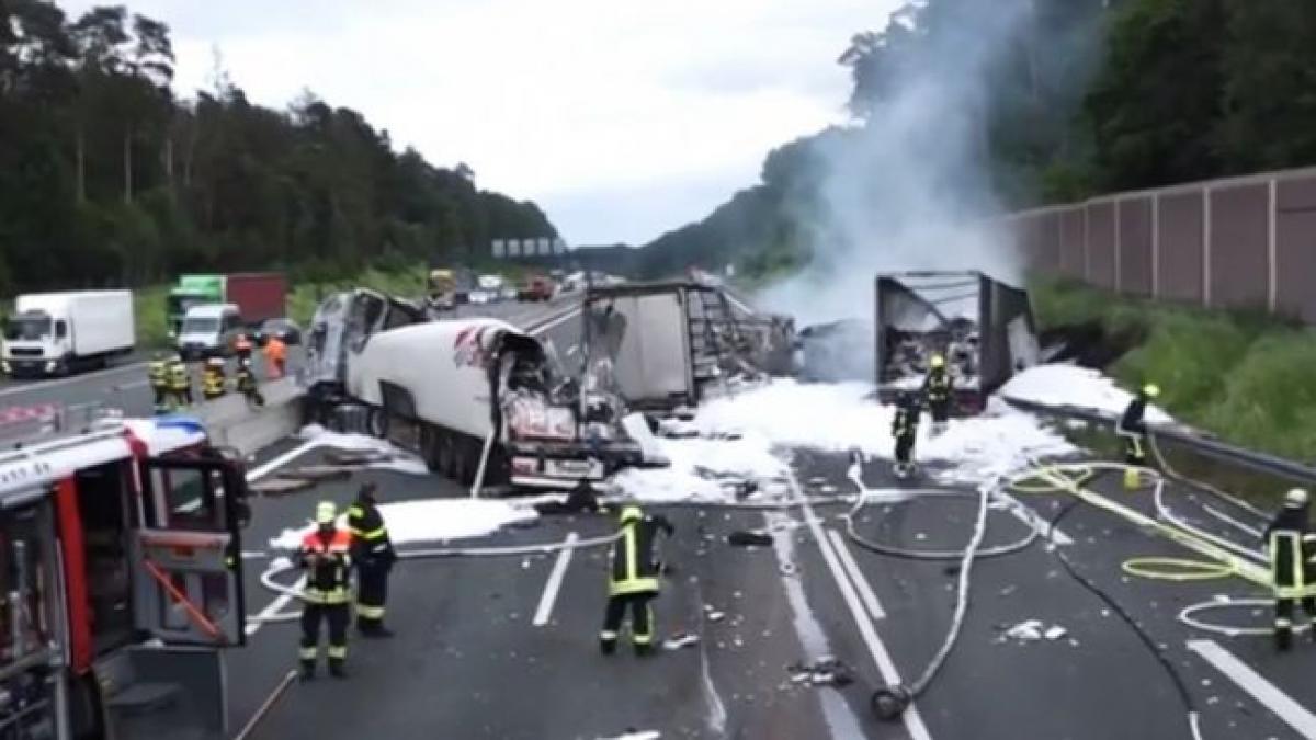 un roman a provocat dezastru pe autostrada din germania pagube de sute de mii de euro