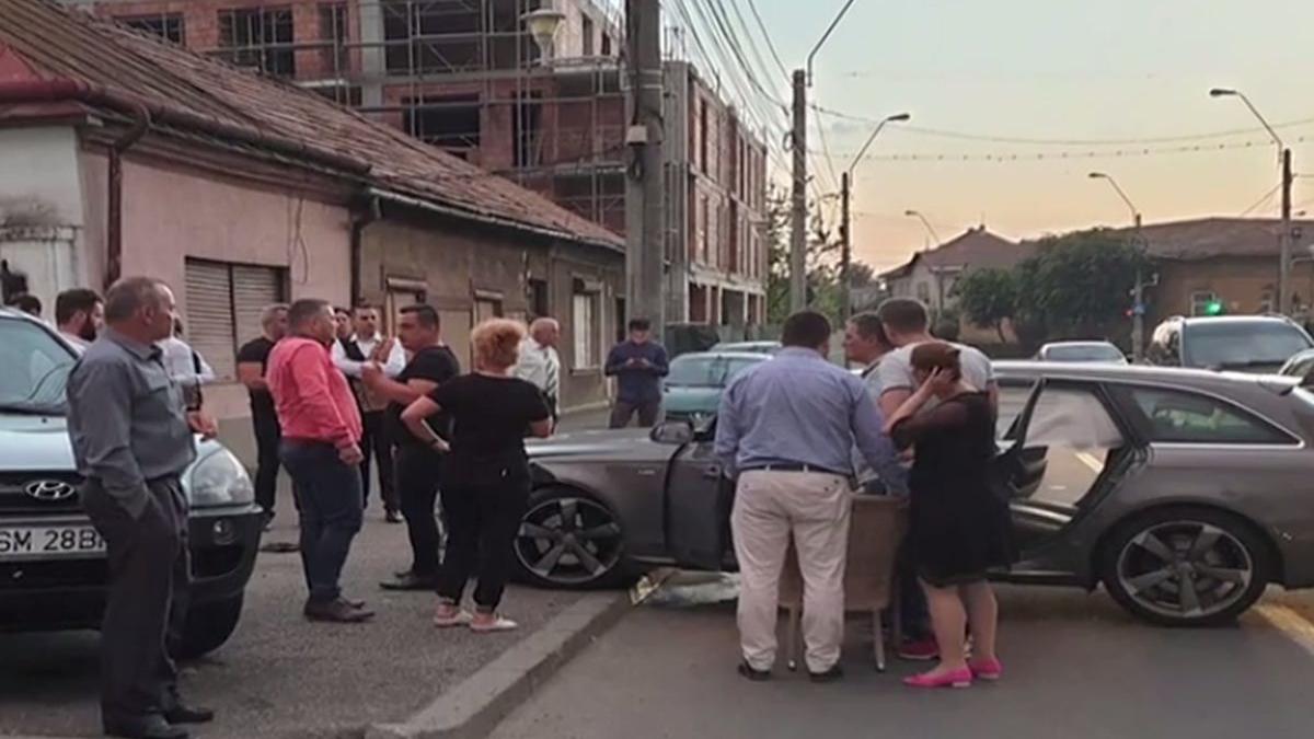 o nunta a fost la un pas sa se incheie tragic in maramures un sofer beat a intrat cu masina in
