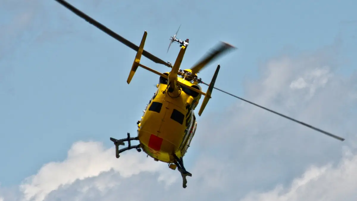 dezastru in sua un elicopter s a prabusit peste un imobil pilotul a murit