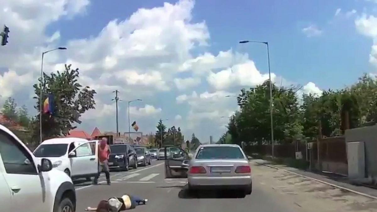 accident neobisnuit langa cluj napoca un pieton a lovit o masina imaginile au facut inconjurul