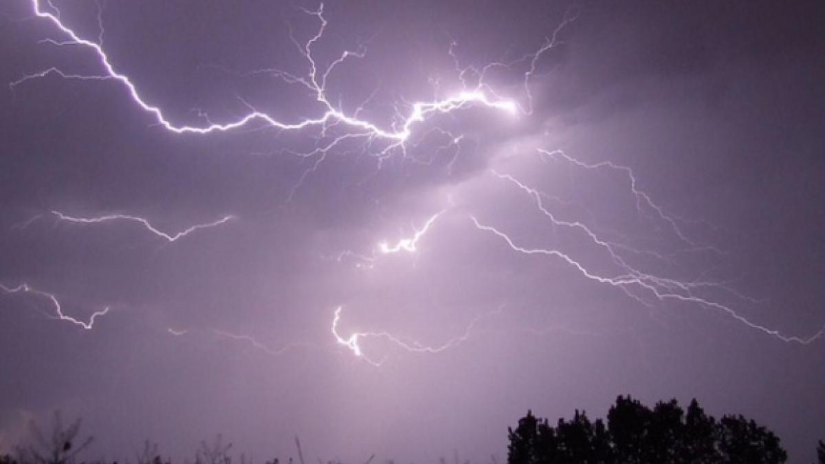 averse si descarcari electrice in bucuresti de miercuri vremea va fi tot mai calda