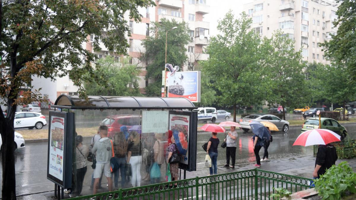 cod galben de ploi puternice in jumatate de tara