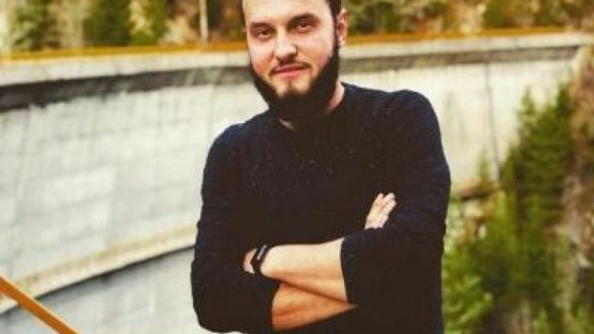 el este tanarul suspectat ca a lovit un jandarm cu un scaun in cap la un meci de fotbal