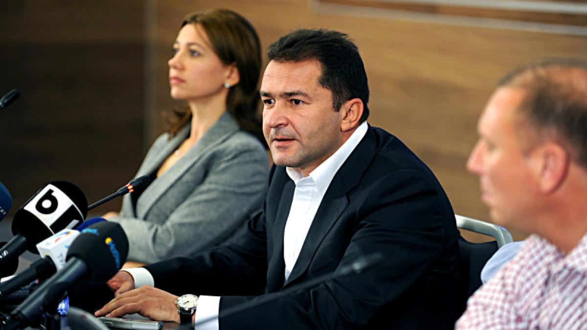 elan schwartzenberg scapa de mandatul de arestare