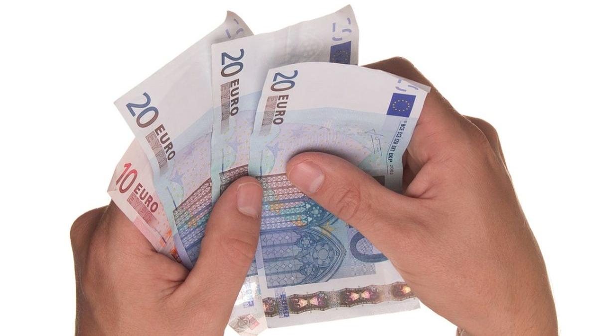 CURS VALUTAR 12 iunie. Euro a coborât spre 4,72 lei