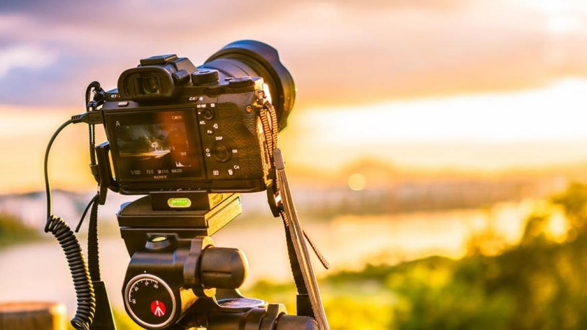 sfarsit dramatic al unei tinere de 15 ani a cazut de pe acoperisul unui bloc in timp ce isi facea o