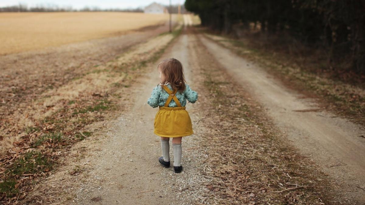 si a lasat fetita de doi ani sa se joace singura cand a intrat in camera si a vazut ce facuse nu s