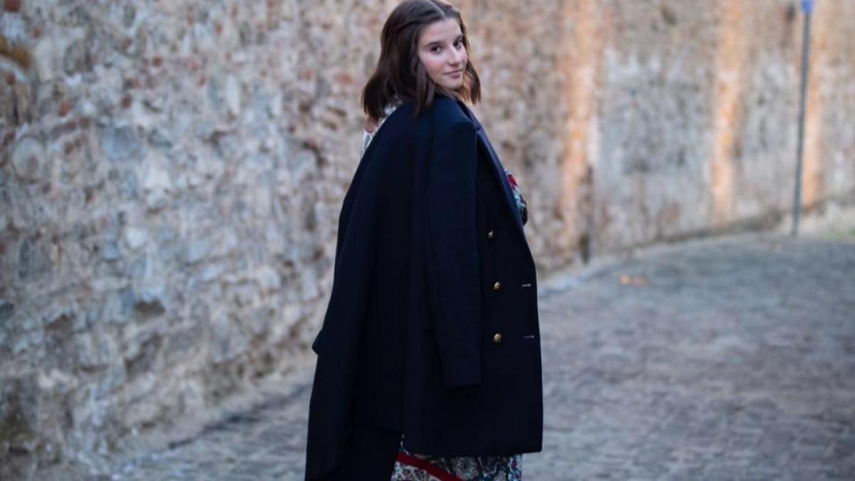 mihaela a inceput sa isi tina discursul de sefa de promotie a unui liceu din medias nimeni nu s a