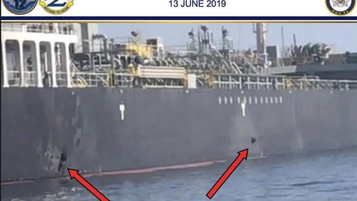 imagini care ar dovedi ca iranul a atacat joi un petrolier facute publice de sua video