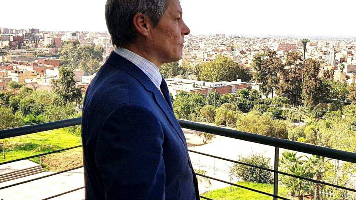 dacian ciolos poza rara cu sotia la munte foto
