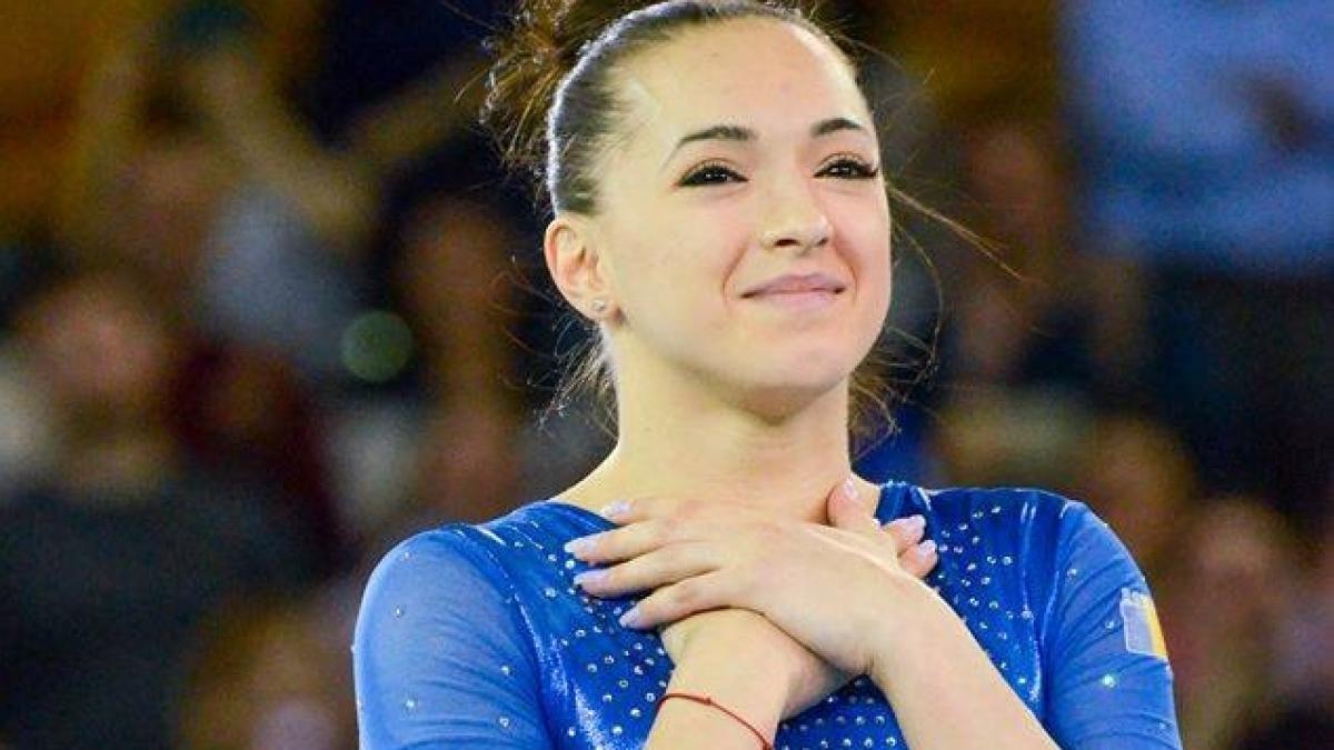 larisa iordache aparitie de senzatie la nunta fratelui ei a purtat o rochie transparenta si a atras