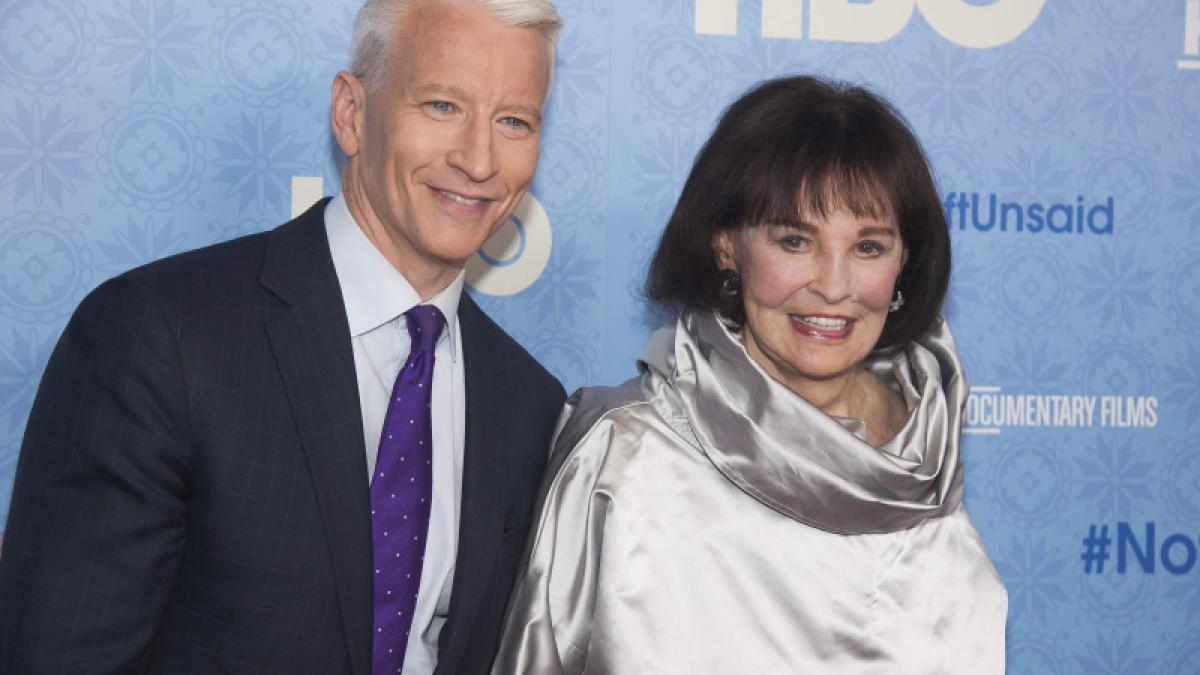 realizatorul cnn anderson cooper anunta moartea mamei sale legenda modei gloria vanderbilt m am