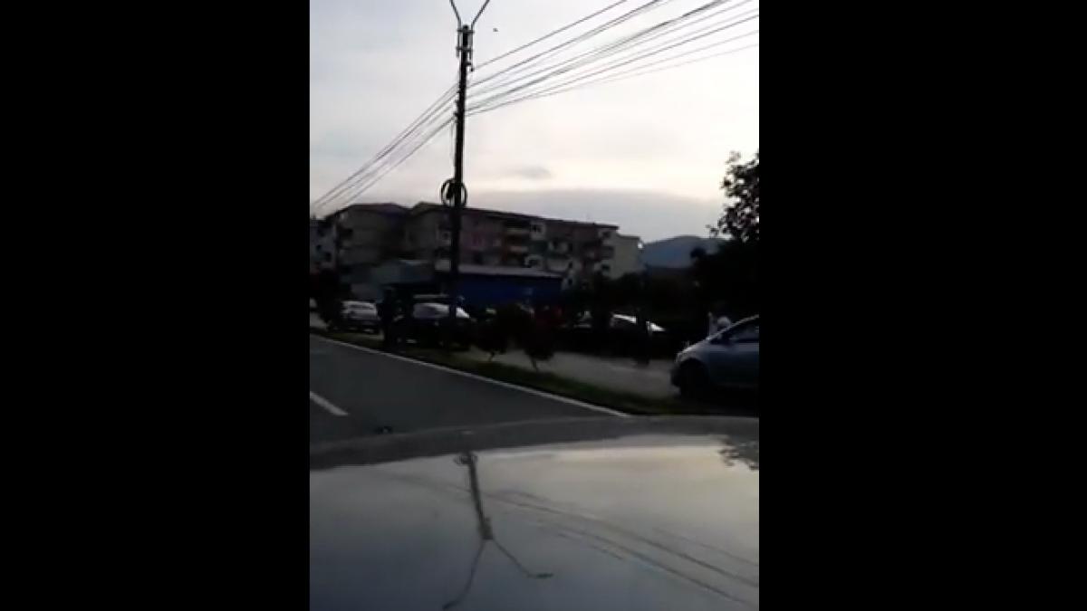 scene ca in filme pe o strada din deva transmise in direct pe facebook