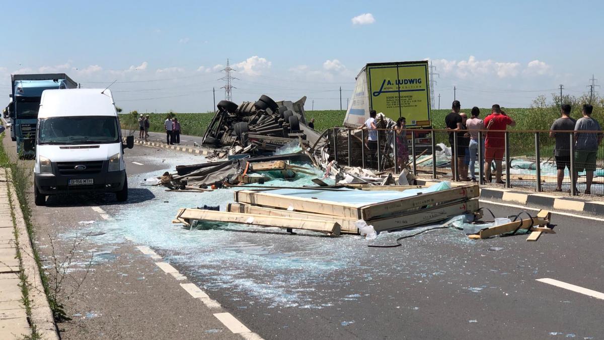 accident cumplit pe dn 5 doua tir uri s au ciocnit puternic o persoana a murit imagini socante de