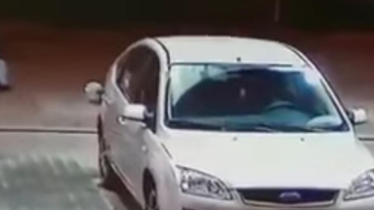 angajatului unei benzinarii i s a parut ca s a intamplat ceva ciudat afara si a verificat camerele