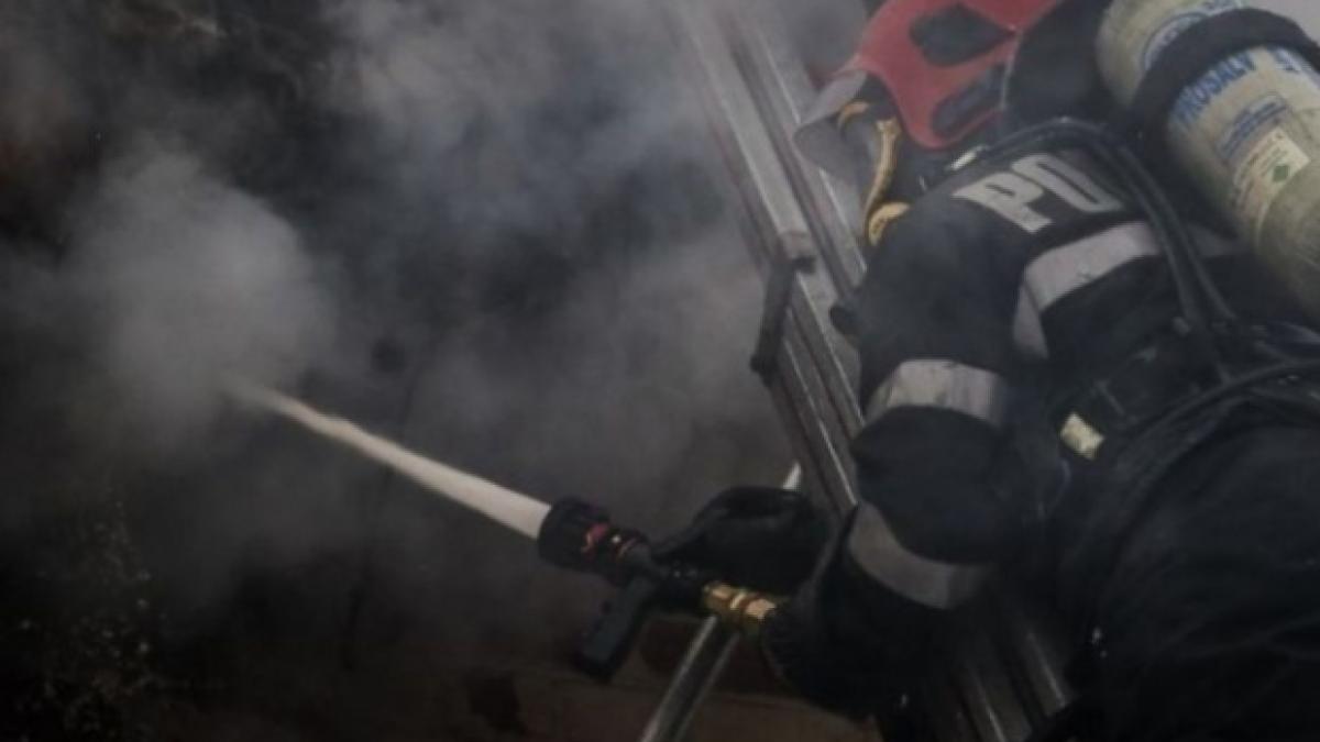 incendiu violent intr un bloc din buzau un barbat a murit