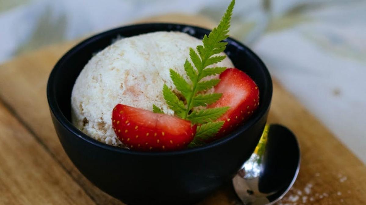 reteta inghetata cu banane si capsuni facuta in casa e delicioasa si e gata in doar trei minute