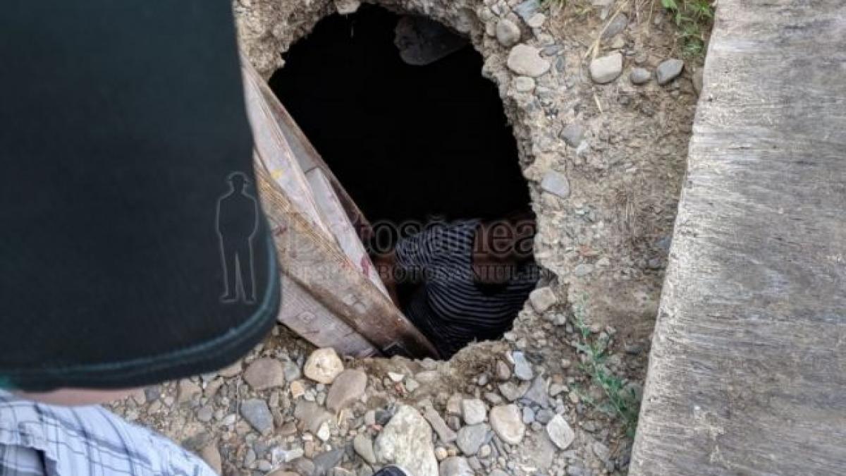 o femeie din botosani a ajuns la 3 metri sub pamant dupa ce s a surpat strada pe care mergea