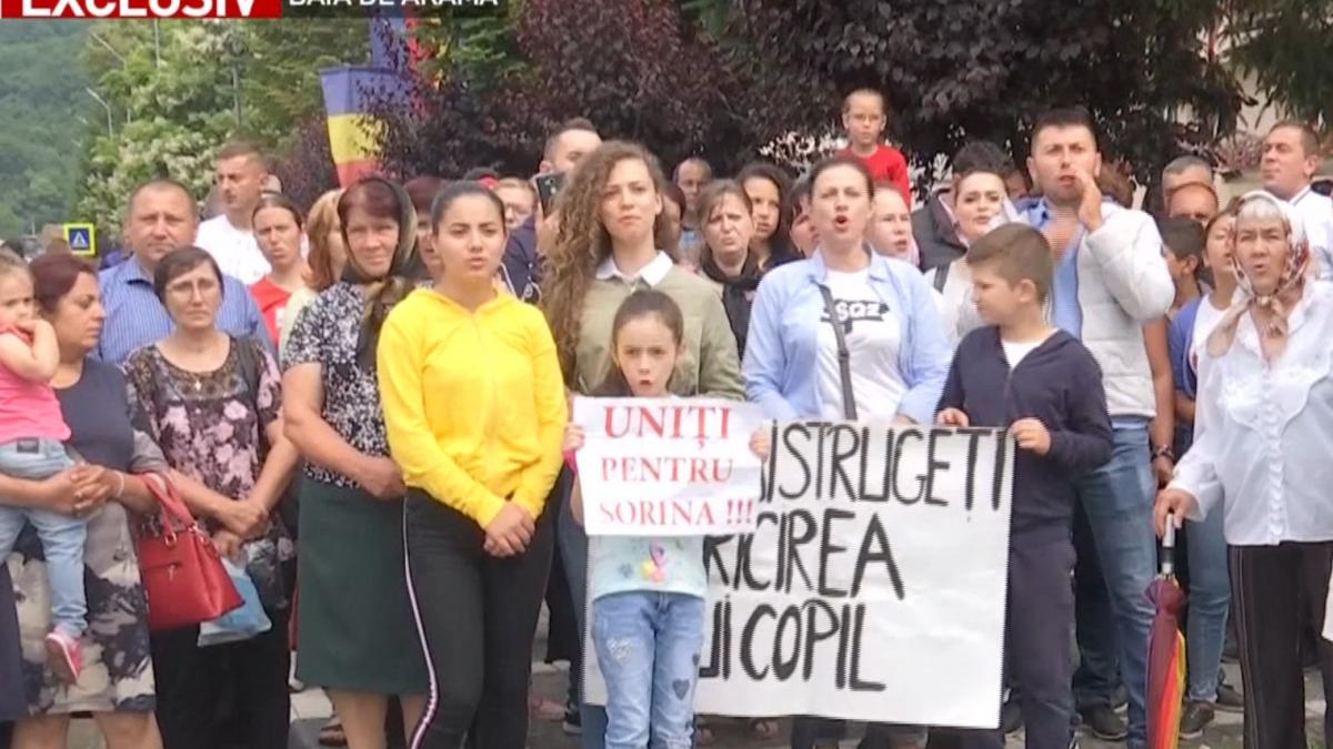 protest pentru fetita din baia de arama sute de oameni au ajuns la craiova