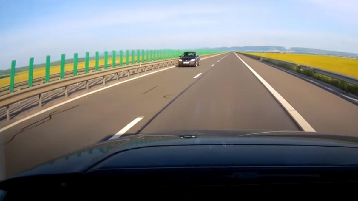 la un pas de dezastru o soferita a fost filmata conducand pe contrasens pe a3 sper ca nu a ucis pe