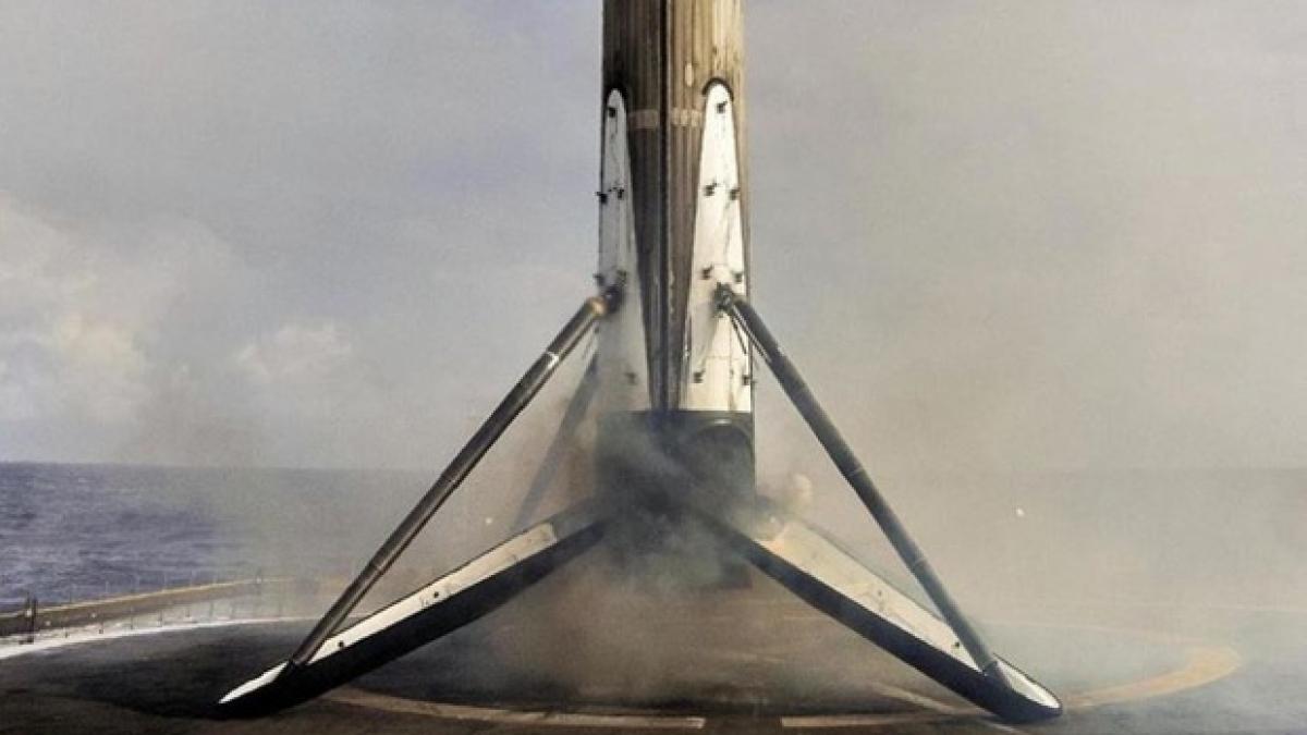 falcon heavy cea mai puternica racheta din lume a fost lansata cu succes ce misiune are pe orbita