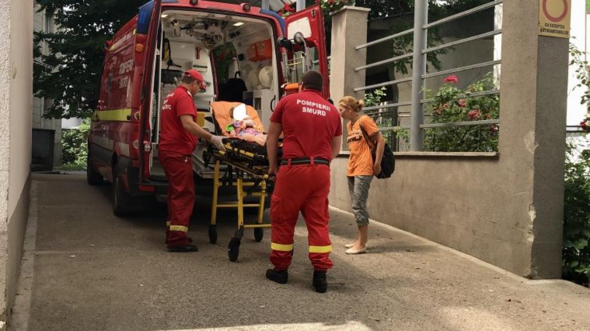 incident socant in botosani o fetita de sase ani strivita de o usa metalica