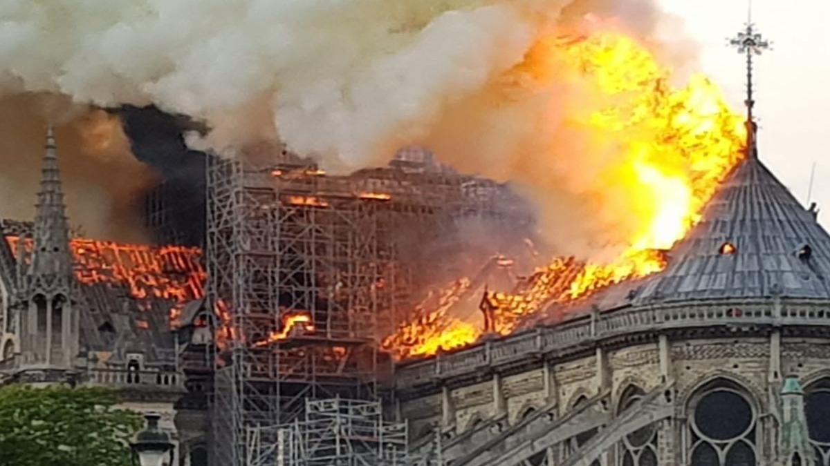 incendiul de la notre dame ancheta preliminara indeparteaza ipoteza unei maini criminale