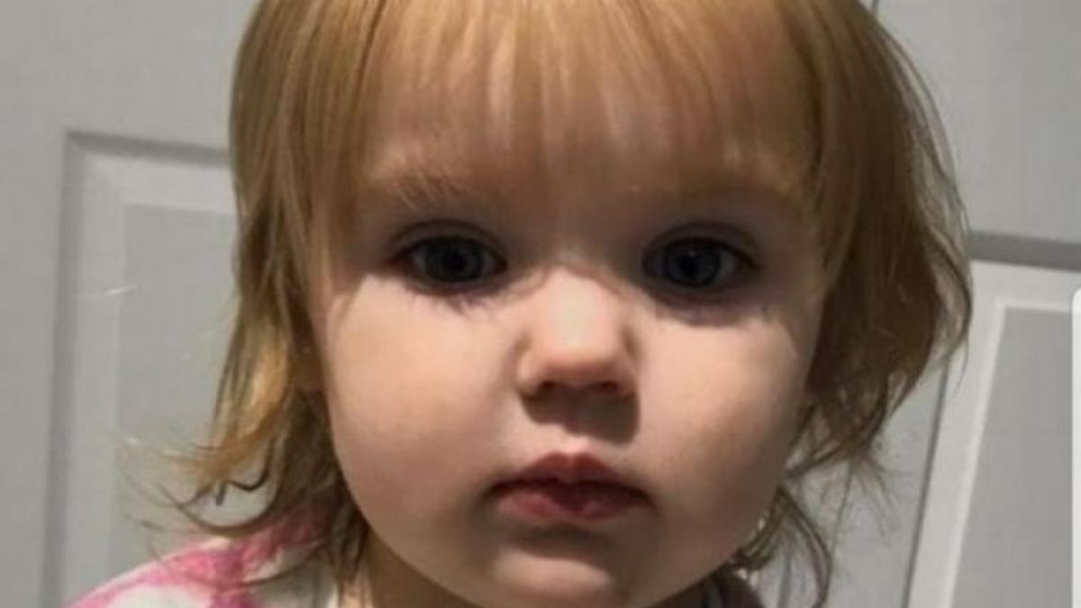 o fetita de doi ani s a spanzurat accidental si a murit mama credea ca doarme dar cand s a dus in