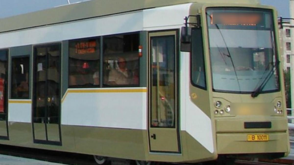 Se urcase într-un tramvai din București, când a văzut ceva inedit în fața sa. A făcut imediat o poză (FOTO)