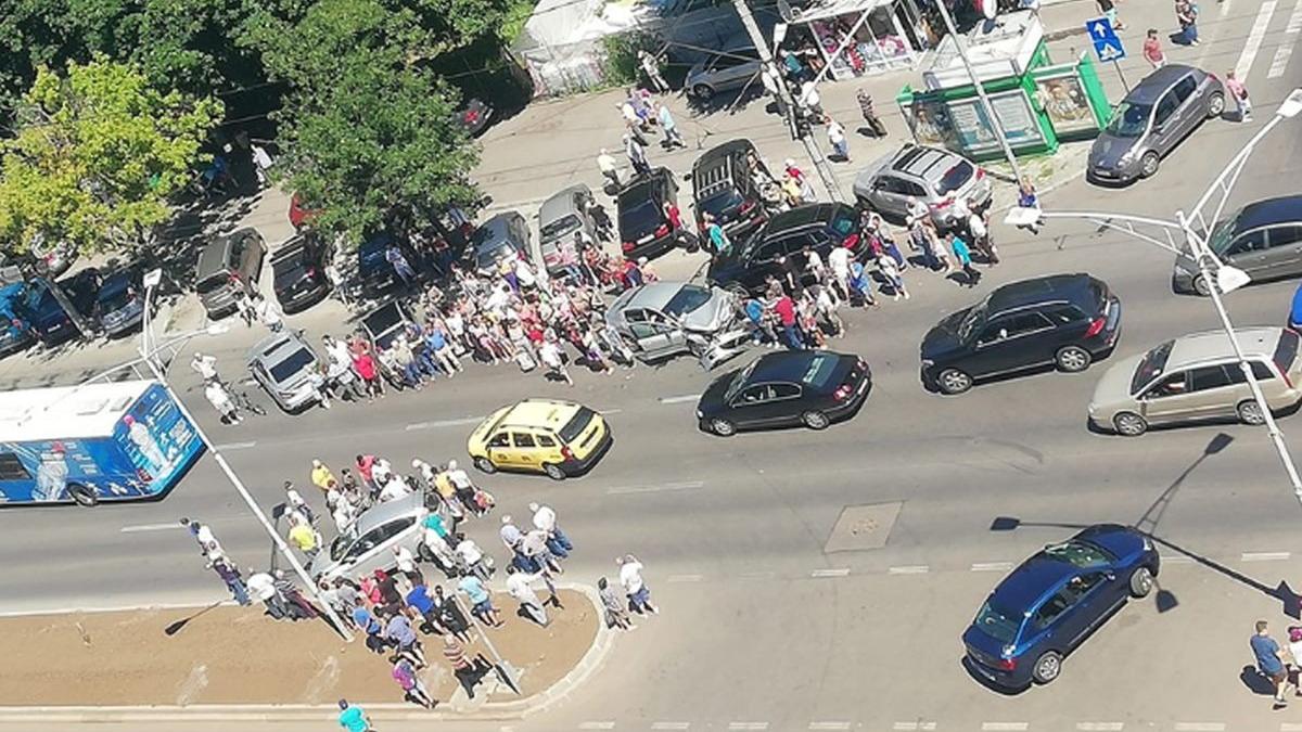 accident pe bulevardul iuliu maniu din bucuresti doi oameni au ajuns la spital