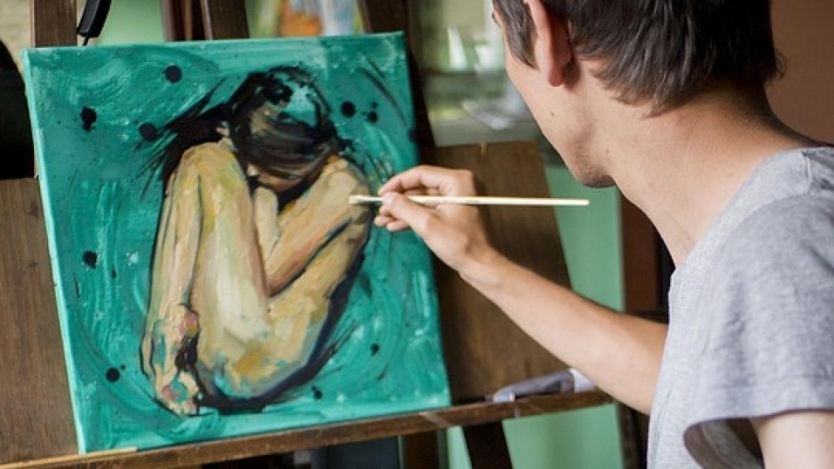 adolescenta de 17 ani din blaj a acceptat fara sa stea pe ganduri sa pozeze nud pentru un pictor