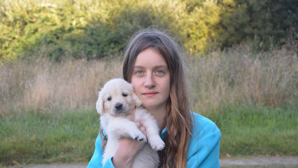 o tanara englezoaica a vrut sa adopte un pui de caine din romania ce a descoperit in clipa in care