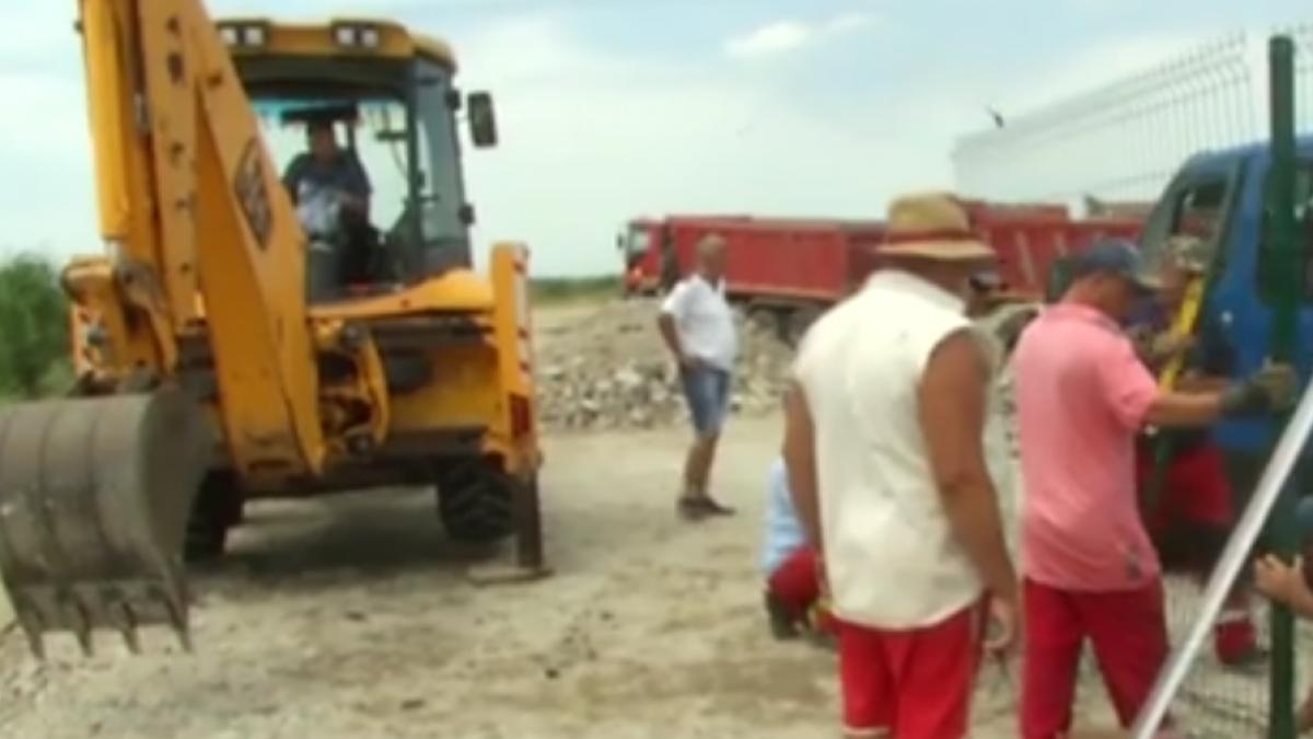 calea ferata spre otopeni starneste noi controverse copiii care vor sa devina hocheisti se vor