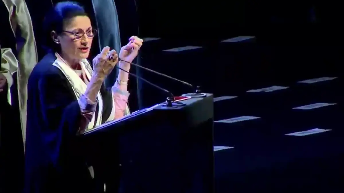 ecaterina andronescu a mototolit si calcat in picioare doua bancnote video