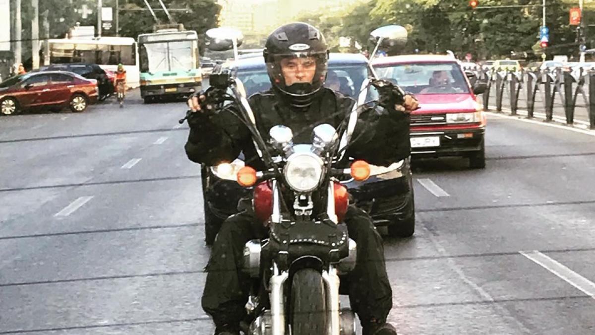 ovidiu e fostul solist legendar al unei trupe din romania luni seara a intrat violent intr o masina