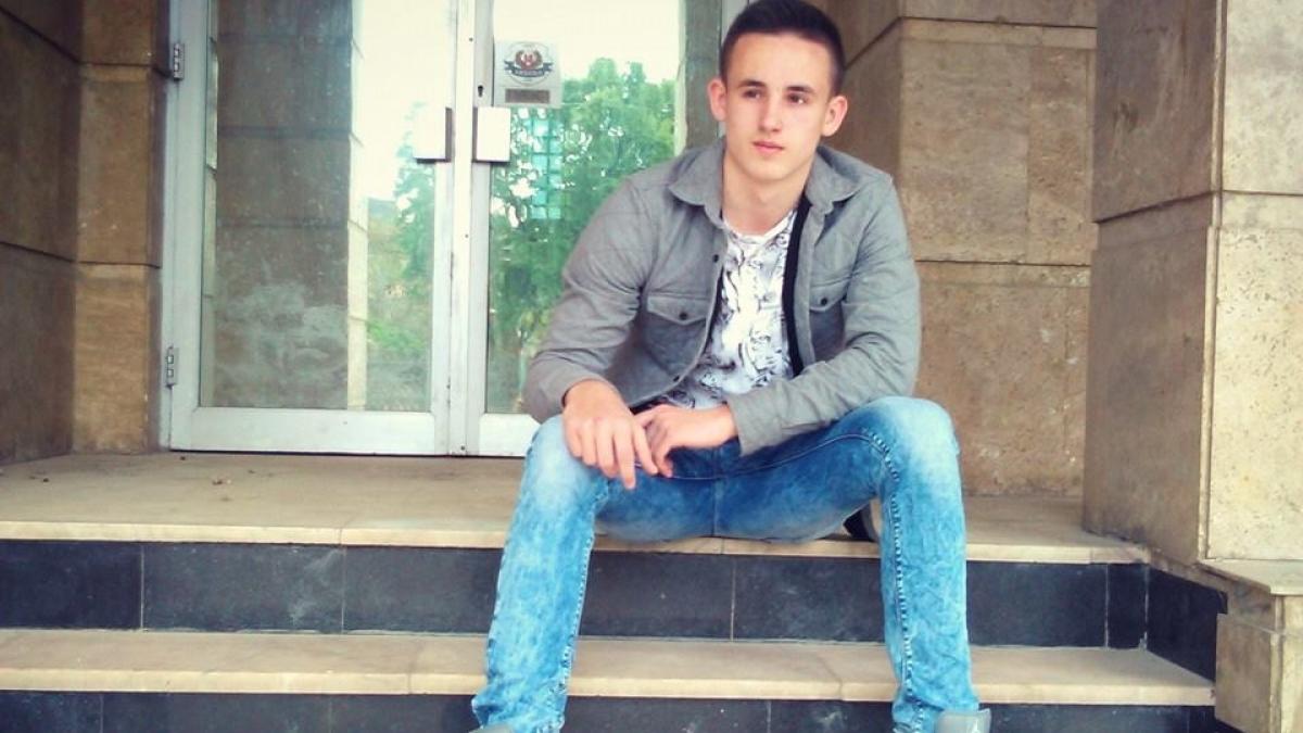 edi si a pus castile si a fixat telefonul pe modul de filmare apoi a urmat ceva infiorator l am