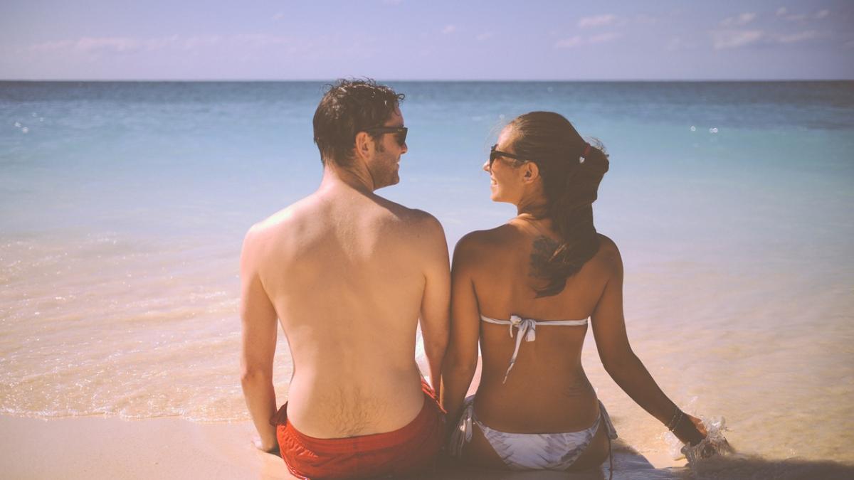 barbatul se afla cu iubita lui pe o plaja din mamaia cand de ei s au apropiat o alta femeie e