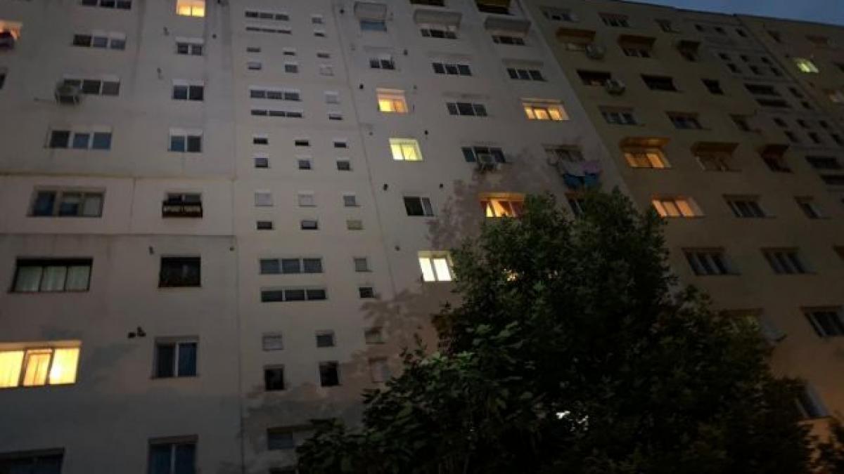 ce facea tatal copilului de doi ani care a cazut de la etajul 9 al unui bloc din iasi