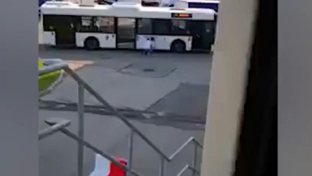 un sofer din craiova a parcat autobuzul intr o zona ferita a crezut ca nu l vede nimeni si a