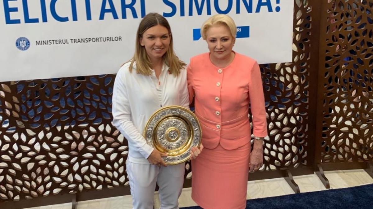 viorica dancila a venit la aeroportul otopeni pentru a o intampina pe simona halep ce i a adus