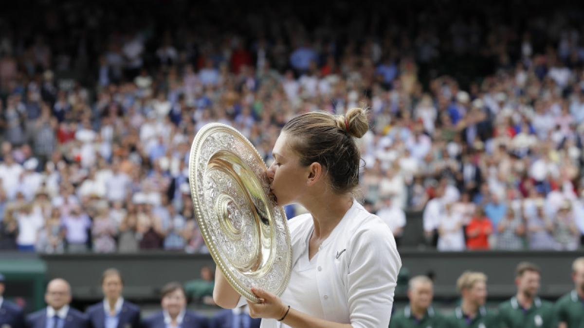 simona halep va prezenta trofeul obtinut la wimbledon evenimentul are loc in aceasta seara iar